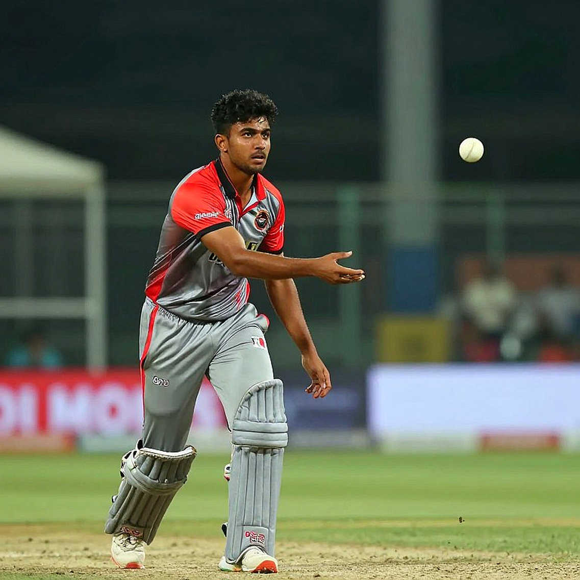 ৯০ বলের ৫৩: কর্পোরেট লিগের স্কোরবোর্ড, বিক্রির কণ্ঠ আর স্ট্রাইক রেটের নিরুত্তর সত্য