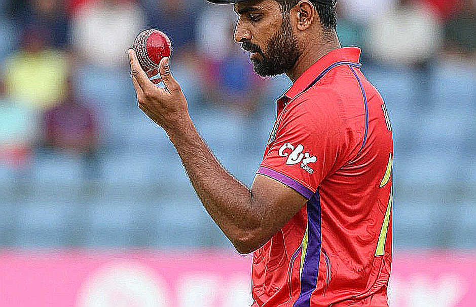 ঘুমপাড়ানি সেঞ্চুরি: লখনউয়ের ১৪.৪ ওভার, শ্রেয়াস আইয়ারের ক্লান্ত শরীর আর ভারতের হিসাবের খাতা